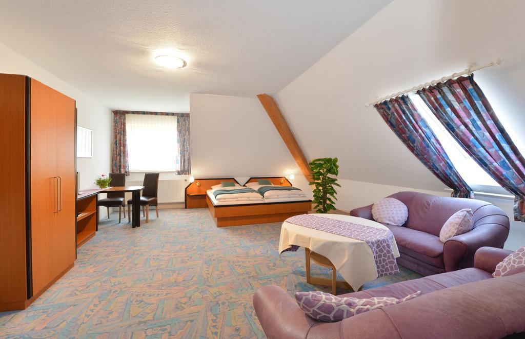 Rhoen-Hotel Sonnenhof - Restaurant & Cafe Poppenhausen Room photo